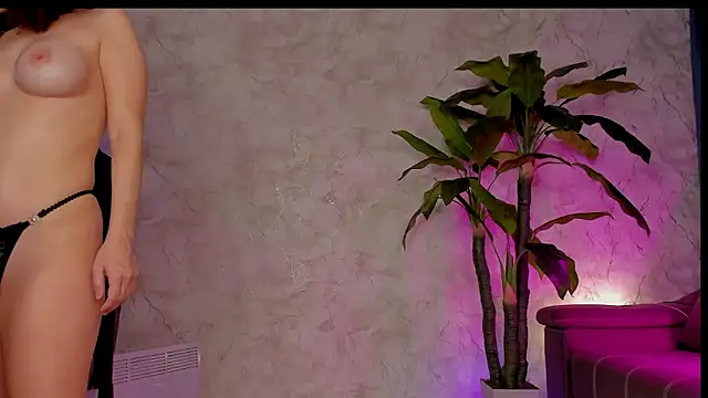 Emma7 online show from 02/17/25, 02:53