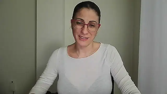 Snapshot of Sanada_hot chatting on 12/18/25, 03:29 Sanada hot online show from 12/18/25, 03:29