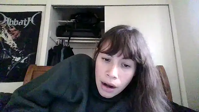 Snapshot of petitedoll29 chatting on 12/06/24, 11:03 petitedoll29 online show from 12/06/24, 11:03