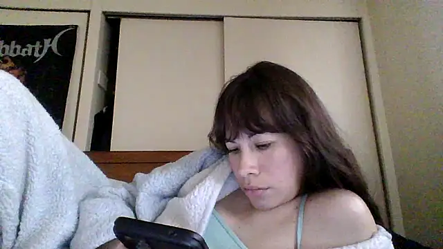 Snapshot of petitedoll29 chatting on 12/13/24, 11:17 petitedoll29 online show from 12/13/24, 11:17