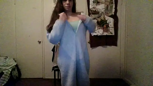 Snapshot of petitedoll29 chatting on 12/14/24, 03:51 petitedoll29 online show from 12/14/24, 03:51