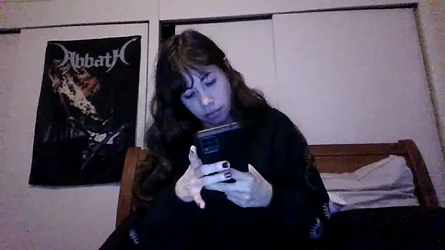 Snapshot of petitedoll29 chatting on 12/28/24, 04:08 petitedoll29 online show from 12/28/24, 04:08