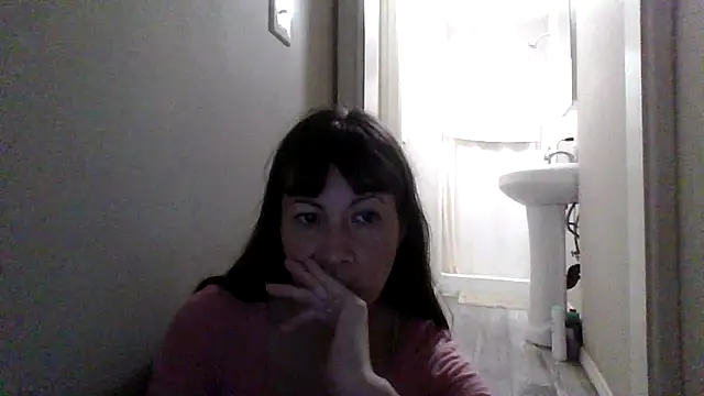 Snapshot of petitedoll29 chatting on 10/31/25, 08:21 petitedoll29 online show from 10/31/25, 08:21