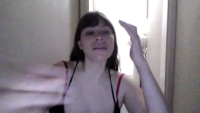 Snapshot of petitedoll29 chatting on 11/10/25, 02:10 petitedoll29 online show from 11/10/25, 02:10