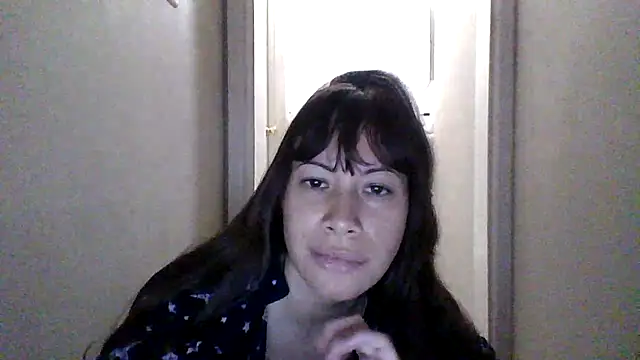 Snapshot of petitedoll29 chatting on 11/17/25, 08:36 petitedoll29 online show from 11/17/25, 08:36