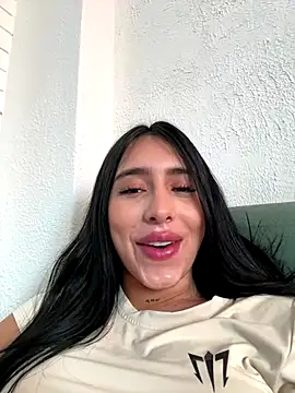 Snapshot of isabella_jade chatting on 10/28/25, 02:09 isabella jade online show from 10/28/25, 02:09