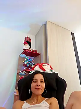 Snapshot of miaeyes chatting on 12/11/24, 04:42 miaeyes online show from 12/11/24, 04:42