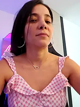 Snapshot of miaeyes chatting on 01/08/25, 06:09 miaeyes online show from 01/08/25, 06:09