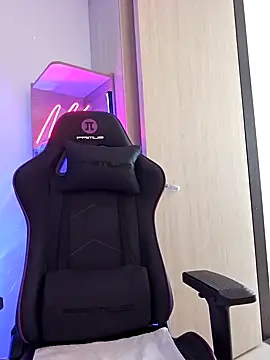 Snapshot of miaeyes chatting on 01/15/25, 04:43 miaeyes online show from 01/15/25, 04:43