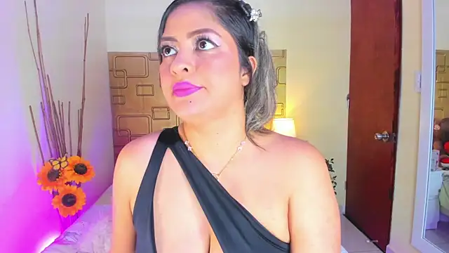 Snapshot of Julia_Haye chatting on 02/11/25, 04:11 Julia Haye online show from 02/11/25, 04:11