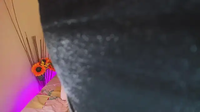 Snapshot of Julia_Haye chatting on 02/18/25, 11:00 Julia Haye online show from 02/18/25, 11:00