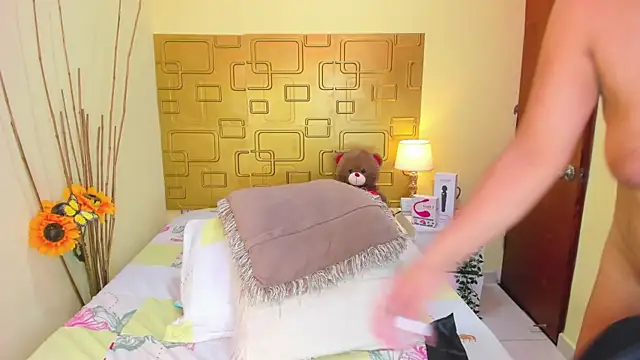 Snapshot of Julia_Haye chatting on 03/02/25, 10:14 Julia Haye online show from 03/02/25, 10:14