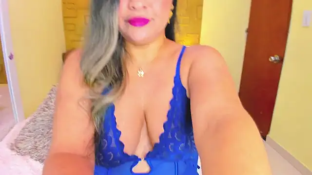 Snapshot of Julia_Haye chatting on 10/22/25, 10:09 Julia Haye online show from 10/22/25, 10:09