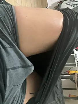 Snapshot of elvis0966 chatting on 12/30/24, 04:42 elvis0966 online show from 12/30/24, 04:42