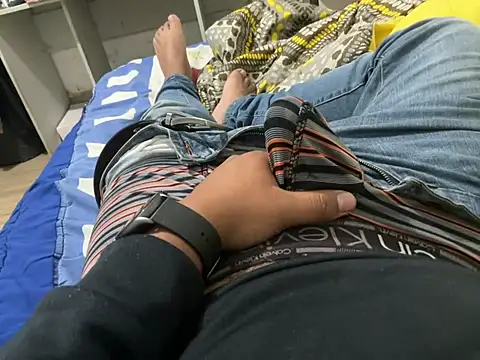 Snapshot of elvis0966 chatting on 03/22/25, 02:25 elvis0966 online show from 03/22/25, 02:25