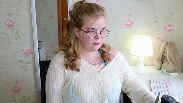 Snapshot of sinnamon_ chatting on 04/09/26, 12:32 sinnamon online show from 04/09/26, 12:32