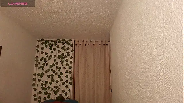 Snapshot of SexDiffrent chatting on 12/18/25, 04:57 SexDiffrent online show from 12/18/25, 04:57