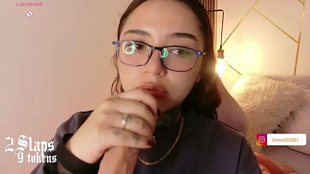 Snapshot of kim_blake chatting on 02/12/26, 11:49 kim blake online show from 02/12/26, 11:49