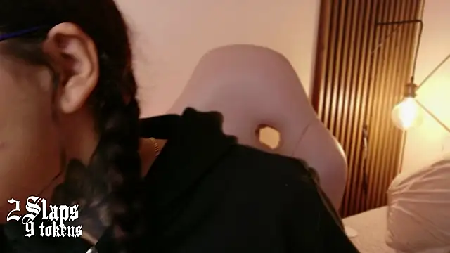 Snapshot of kim_blake chatting on 02/14/26, 12:13 kim blake online show from 02/14/26, 12:13