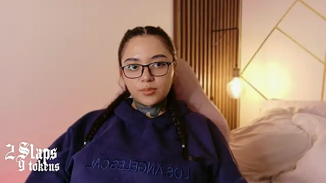 Snapshot of kim_blake chatting on 02/16/26, 02:02 kim blake online show from 02/16/26, 02:02