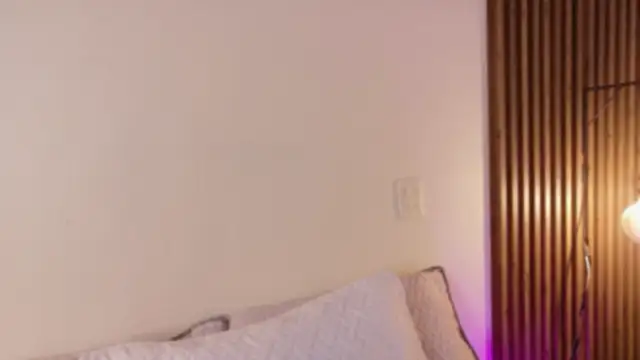 Snapshot of kim_blake chatting on 04/13/26, 12:21 kim blake online show from 04/13/26, 12:21