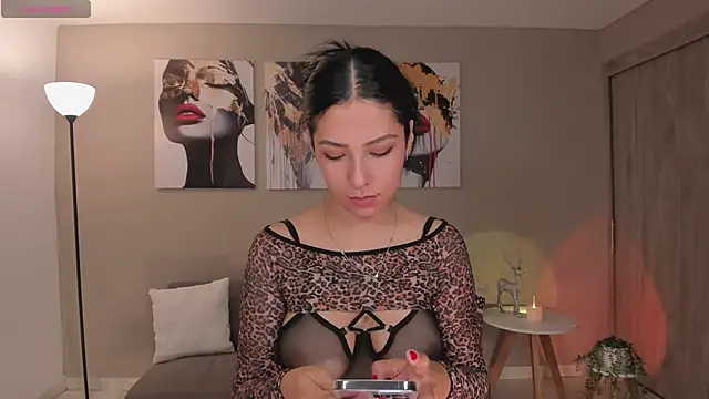 Snapshot of LilaWest chatting on 04/11/26, 02:32 LilaWest online show from 04/11/26, 02:32
