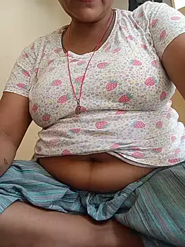 Snapshot of Lovly_pari chatting on 07/31/26, 08:47 Lovly pari online show from 07/31/26, 08:47