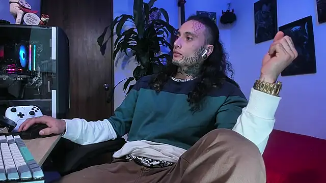 Snapshot of Ryuk_it chatting on 11/18/25, 01:22 Ryuk it online show from 11/18/25, 01:22