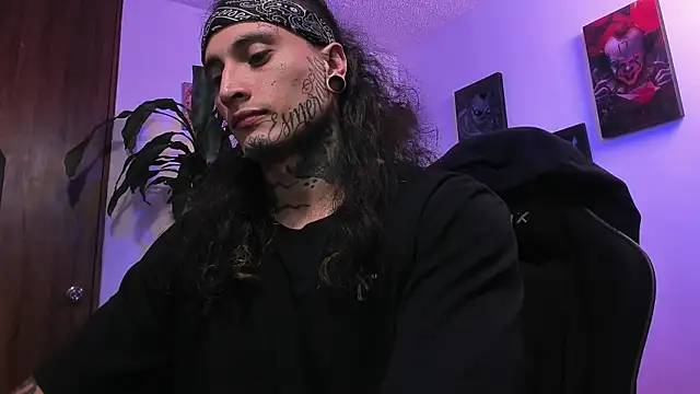 Snapshot of Ryuk_it chatting on 11/25/25, 01:27 Ryuk it online show from 11/25/25, 01:27