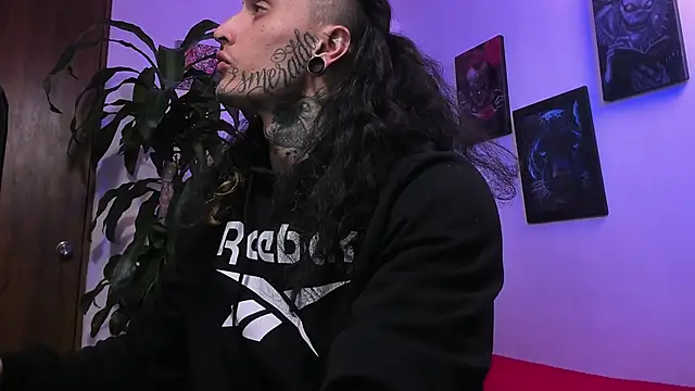 Snapshot of Ryuk_it chatting on 11/29/25, 01:19 Ryuk it online show from 11/29/25, 01:19