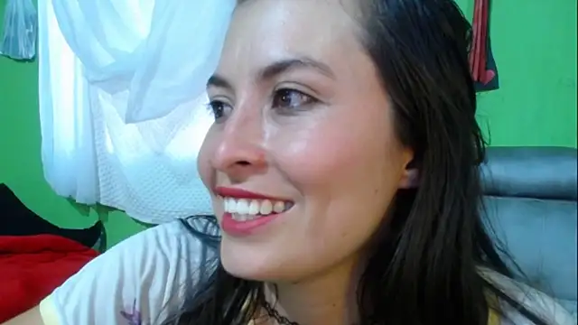 Snapshot of Alexandrasaenz chatting on 01/02/25, 10:44 Alexandrasaenz online show from 01/02/25, 10:44
