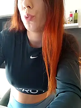Snapshot of clara-francaise chatting on 06/10/26, 01:43 clara-francaise online show from 06/10/26, 01:43