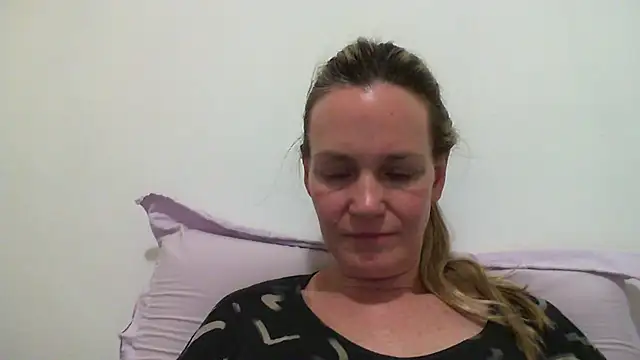 Snapshot of Annylove1 chatting on 02/18/25, 12:04 Annylove1 online show from 02/18/25, 12:04