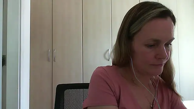 Snapshot of Annylove1 chatting on 02/26/25, 03:19 Annylove1 online show from 02/26/25, 03:19