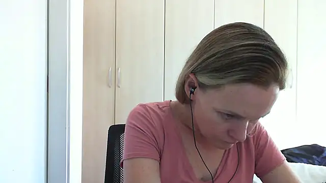 Snapshot of Annylove1 chatting on 03/05/25, 05:50 Annylove1 online show from 03/05/25, 05:50