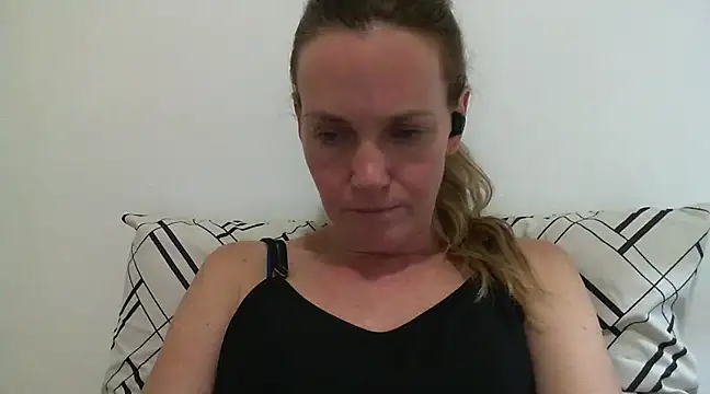 Snapshot of Annylove1 chatting on 03/12/25, 12:20 Annylove1 online show from 03/12/25, 12:20