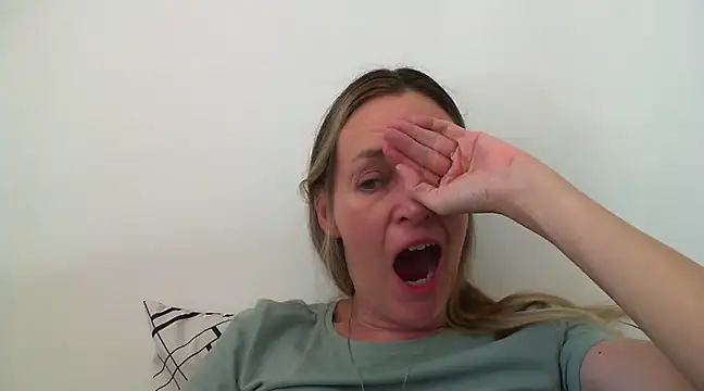 Snapshot of Annylove1 chatting on 03/18/25, 02:26 Annylove1 online show from 03/18/25, 02:26