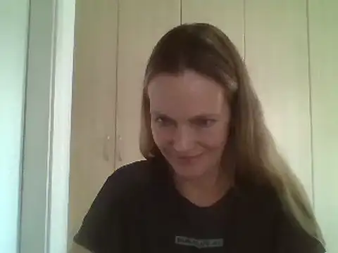 Snapshot of Annylove1 chatting on 03/20/25, 04:53 Annylove1 online show from 03/20/25, 04:53