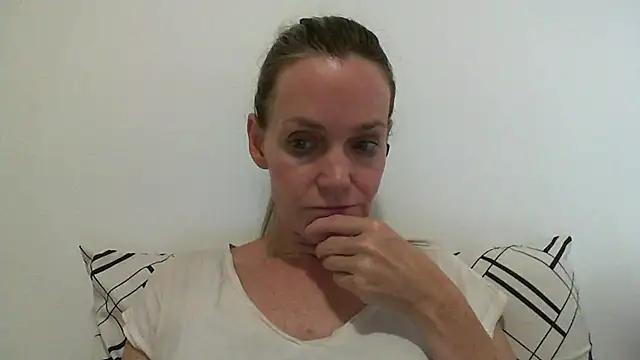 Snapshot of Annylove1 chatting on 03/22/25, 12:17 Annylove1 online show from 03/22/25, 12:17