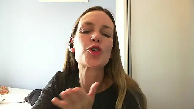 Snapshot of Annylove1 chatting on 09/10/25, 05:13 Annylove1 online show from 09/10/25, 05:13