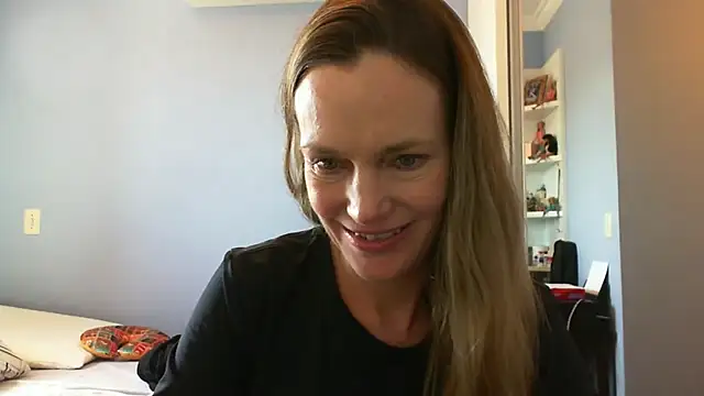 Snapshot of Annylove1 chatting on 09/18/25, 03:47 Annylove1 online show from 09/18/25, 03:47