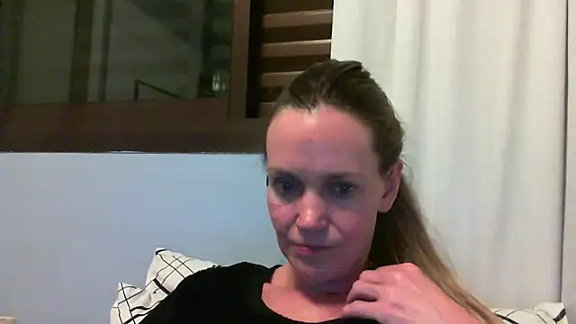 Snapshot of Annylove1 chatting on 09/20/25, 12:11 Annylove1 online show from 09/20/25, 12:11