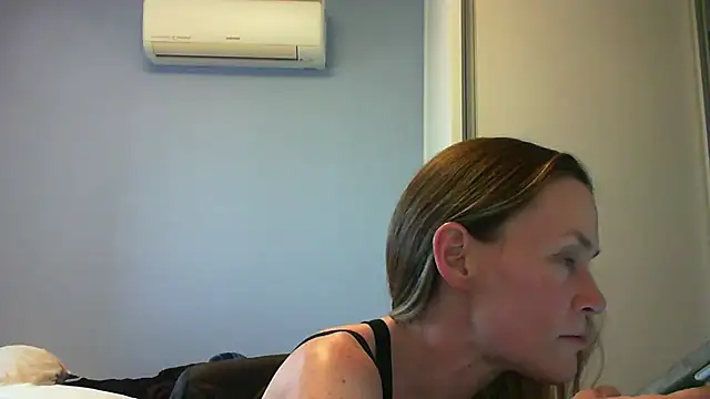 Snapshot of Annylove1 chatting on 09/21/25, 06:53 Annylove1 online show from 09/21/25, 06:53