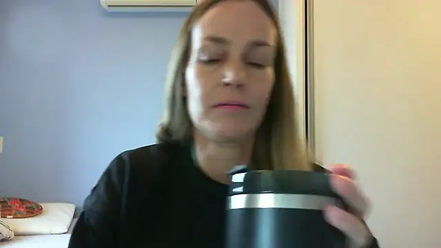 Snapshot of Annylove1 chatting on 09/26/25, 11:03 Annylove1 online show from 09/26/25, 11:03