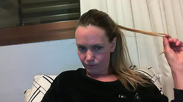 Snapshot of Annylove1 chatting on 09/29/25, 12:16 Annylove1 online show from 09/29/25, 12:16