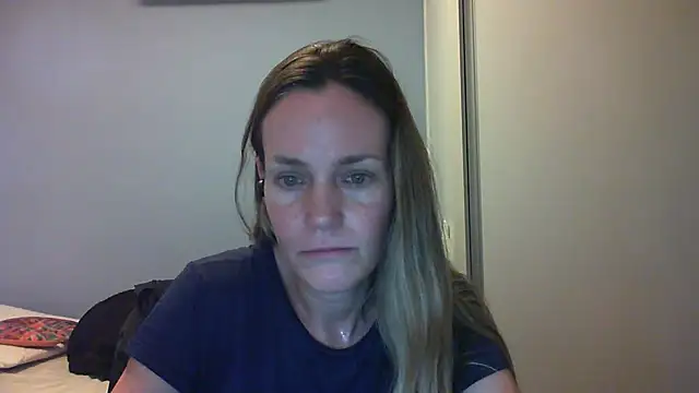 Snapshot of Annylove1 chatting on 10/06/25, 01:03 Annylove1 online show from 10/06/25, 01:03