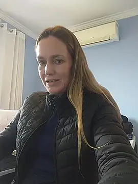 Snapshot of Annylove1 chatting on 10/08/25, 04:15 Annylove1 online show from 10/08/25, 04:15