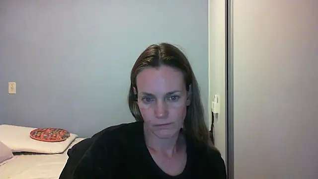 Snapshot of Annylove1 chatting on 10/15/25, 12:22 Annylove1 online show from 10/15/25, 12:22