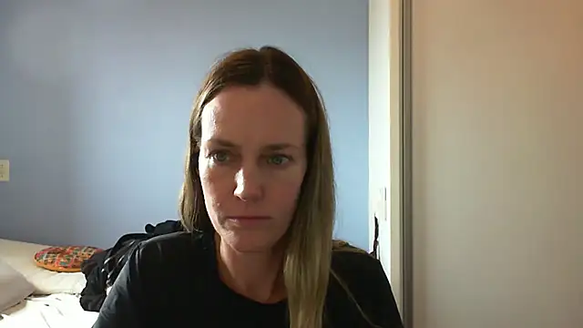 Snapshot of Annylove1 chatting on 10/15/25, 03:45 Annylove1 online show from 10/15/25, 03:45