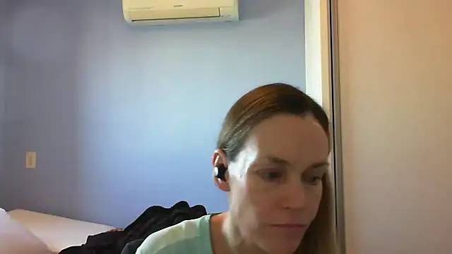 Snapshot of Annylove1 chatting on 10/17/25, 10:40 Annylove1 online show from 10/17/25, 10:40